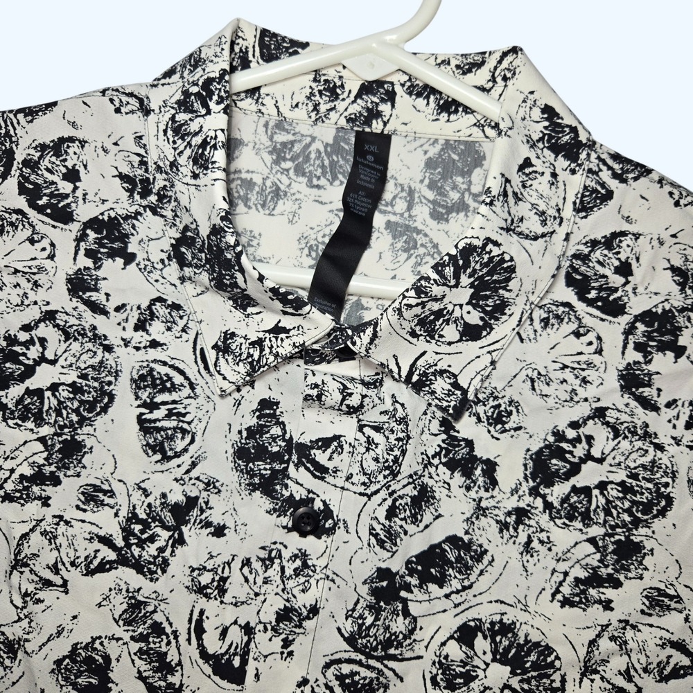 Lululemon Citrus Graphic Print Short Sleeve Button Up Shirt Mens XXL White Black